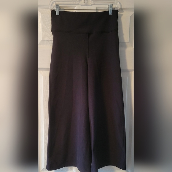 GapFit flared leg Yoga Pants - Picture 2 of 6